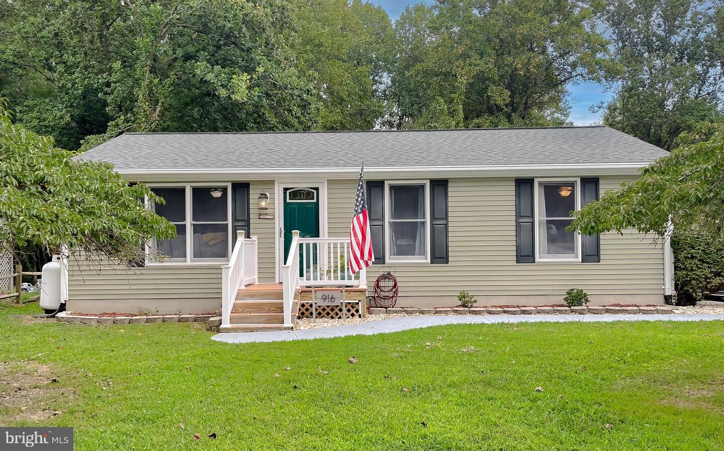 Property Photo: 916 Crystal Rock Road MD 20657