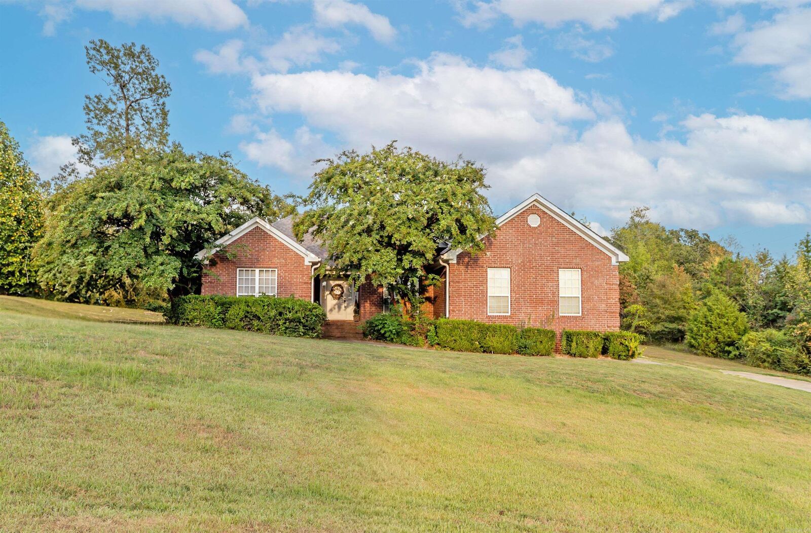Property Photo: 1528 Brookshire Dr AR 72019
