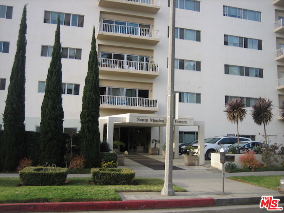 Property Photo:  101 California Ave  CA 90403 