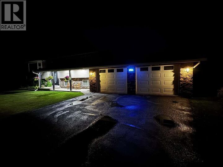 Property Photo: 285 Huckleberry Place BC V2H 1M4