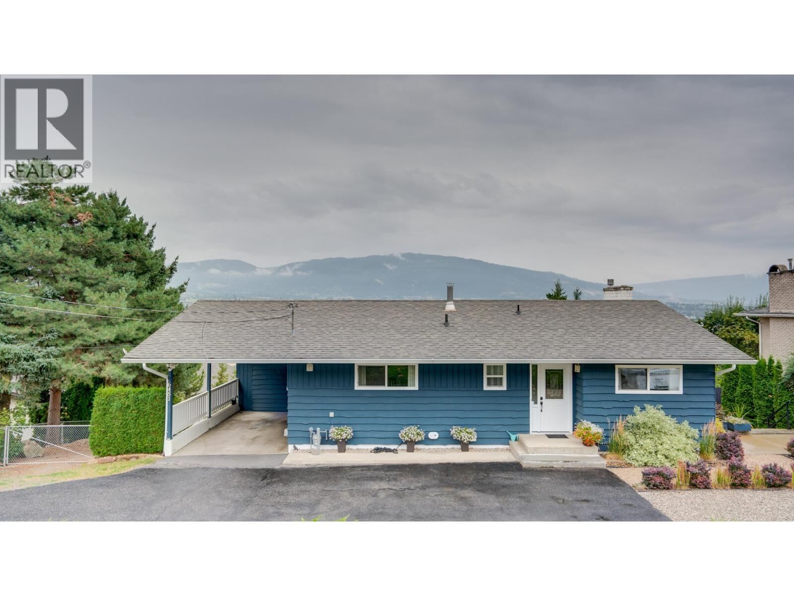 Photo de la propriété:  6451 Bluejay Road  BC V1H 1W5 