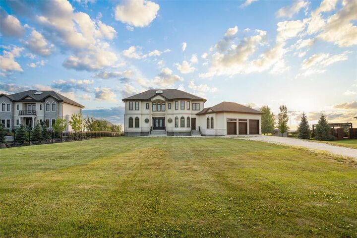 Property Photo: 379 Wescana Street MB R4J 1B6