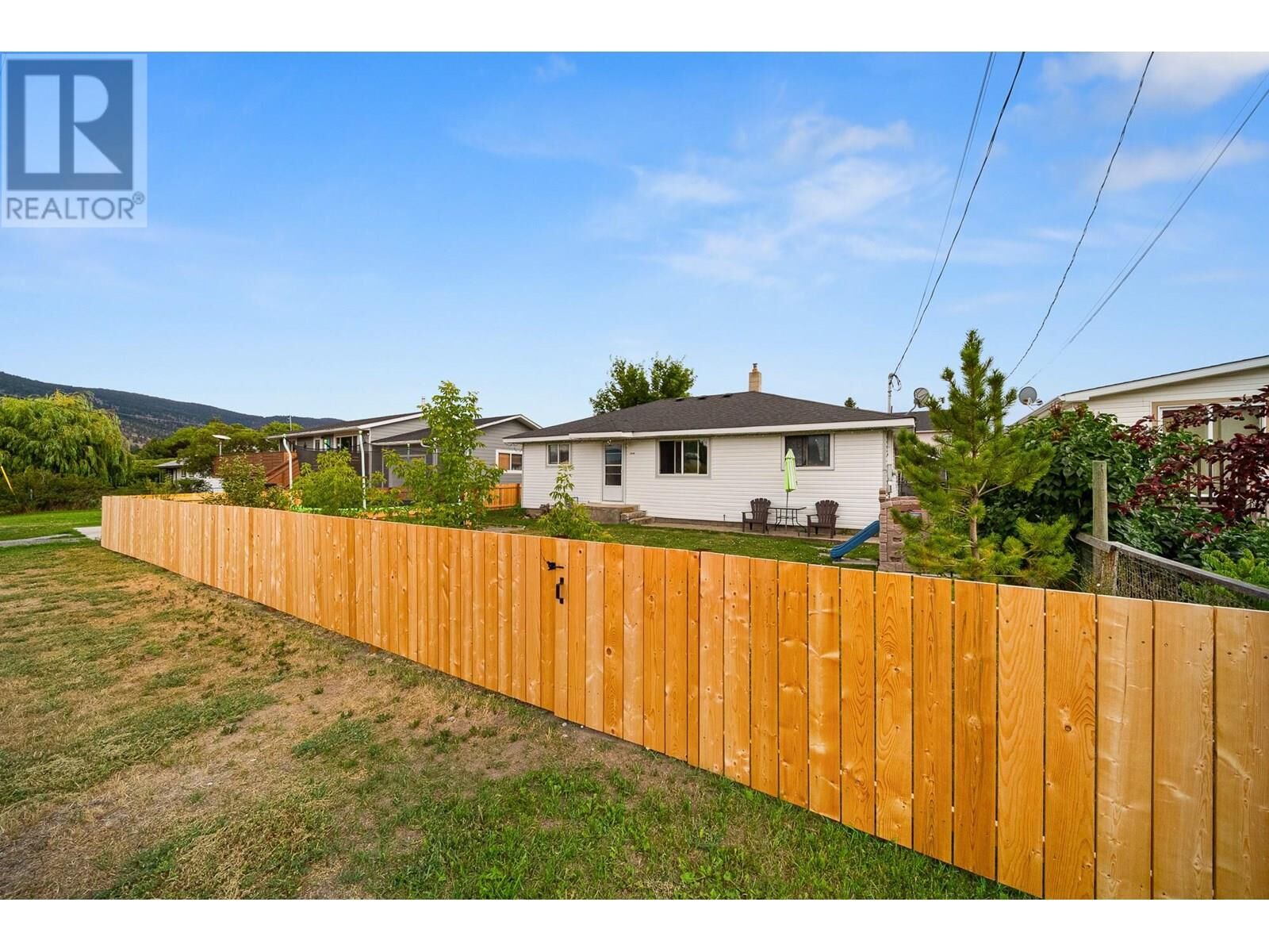 Photo de la propriété:  1950 Hill Street  BC V1K 1L4 