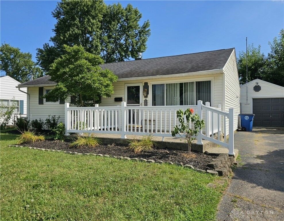 Property Photo: 5420 Ferngrove Drive OH 45432