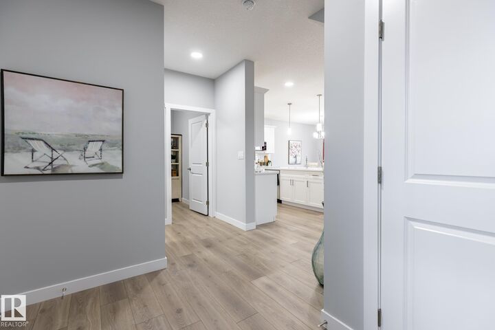 Photo de la propriété:  19424 26 Avenue NW  AB T6M 1P5 
