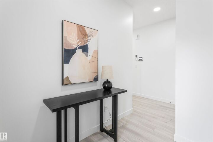 Photo de la propriété: 20968 22 Avenue NW AB T6M 3H7