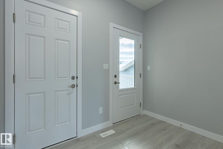 Photo de la propriété: 18842 29 Avenue NW AB T6X 3H9
