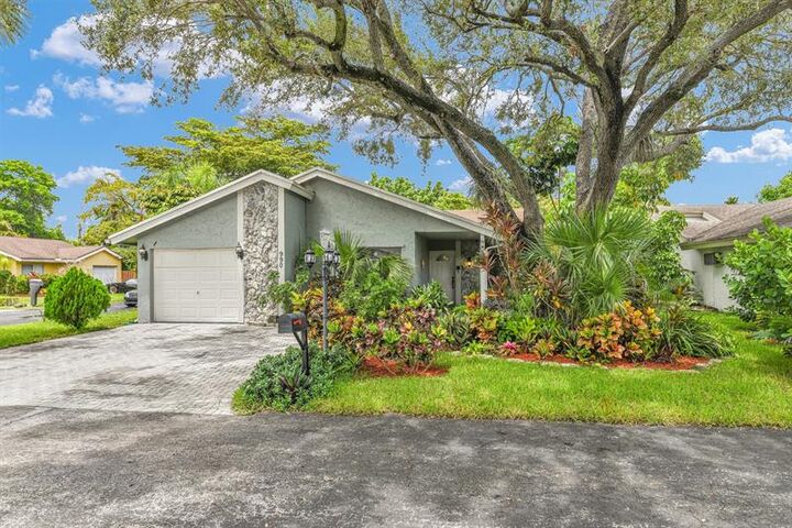 990 NW 89th Ave  Plantation FL 33324 photo