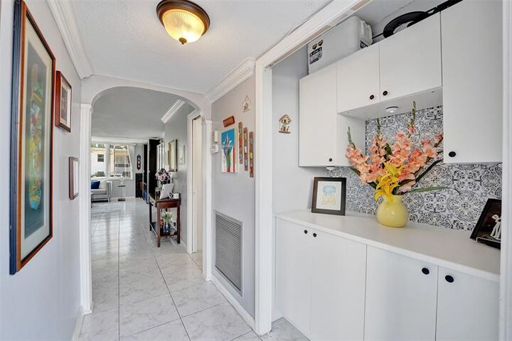 Property Photo: 711 N Birch Rd 102 FL 33304