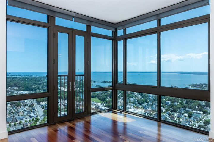 Property Photo: 175 Huguenot Street Ph 701 NY 10801