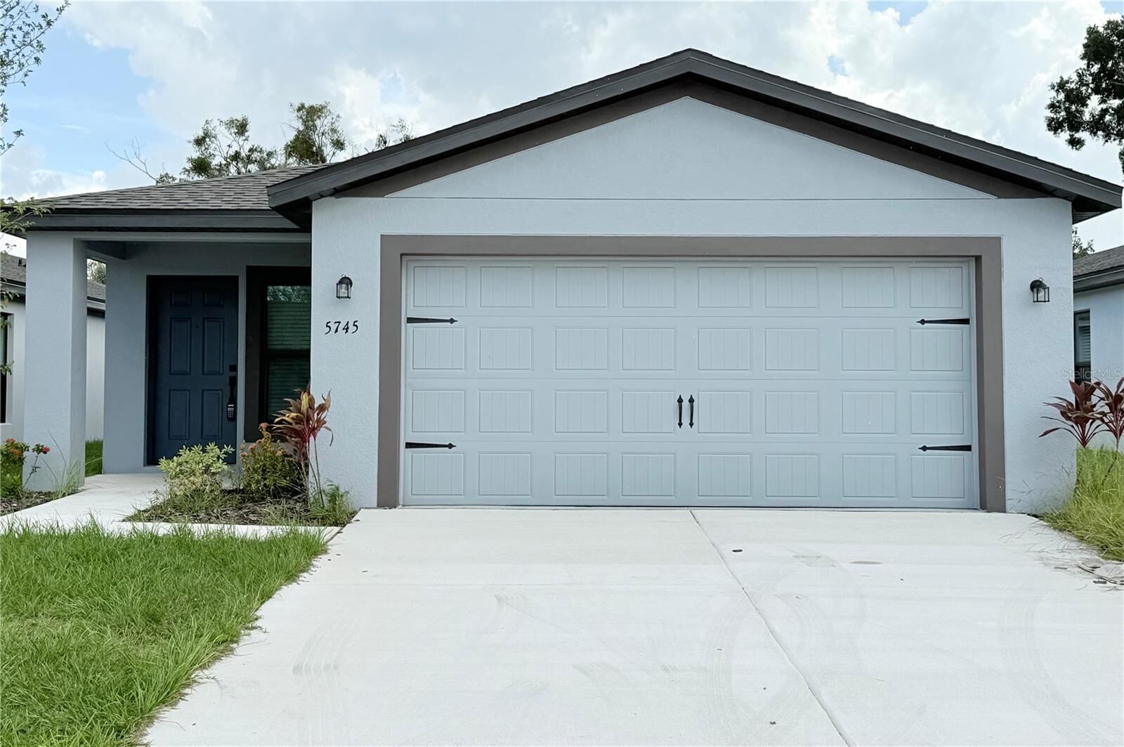 Property Photo: 5745 Helmsman Court FL 33619