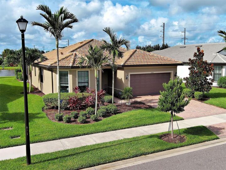 Property Photo:  13885 Sayda Street  FL 34293