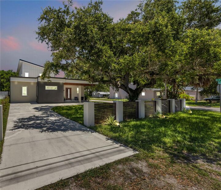 Property Photo: 3211 Saxon Drive FL 32169