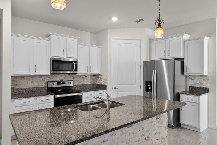 Property Photo:  1501 Hopedale Place  FL 32771 