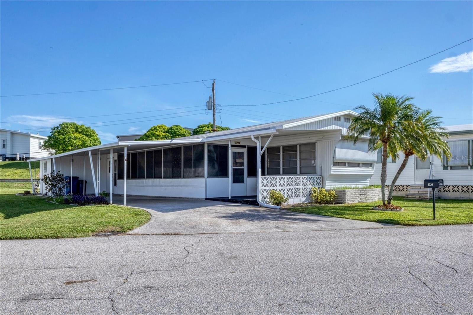 Property Photo: 4220 12th Street Court E FL 34222