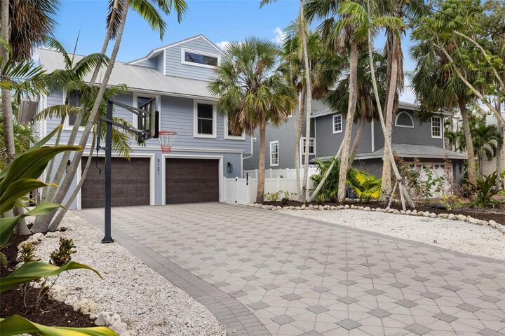 Property Photo: 5121 Oxford Drive FL 34242