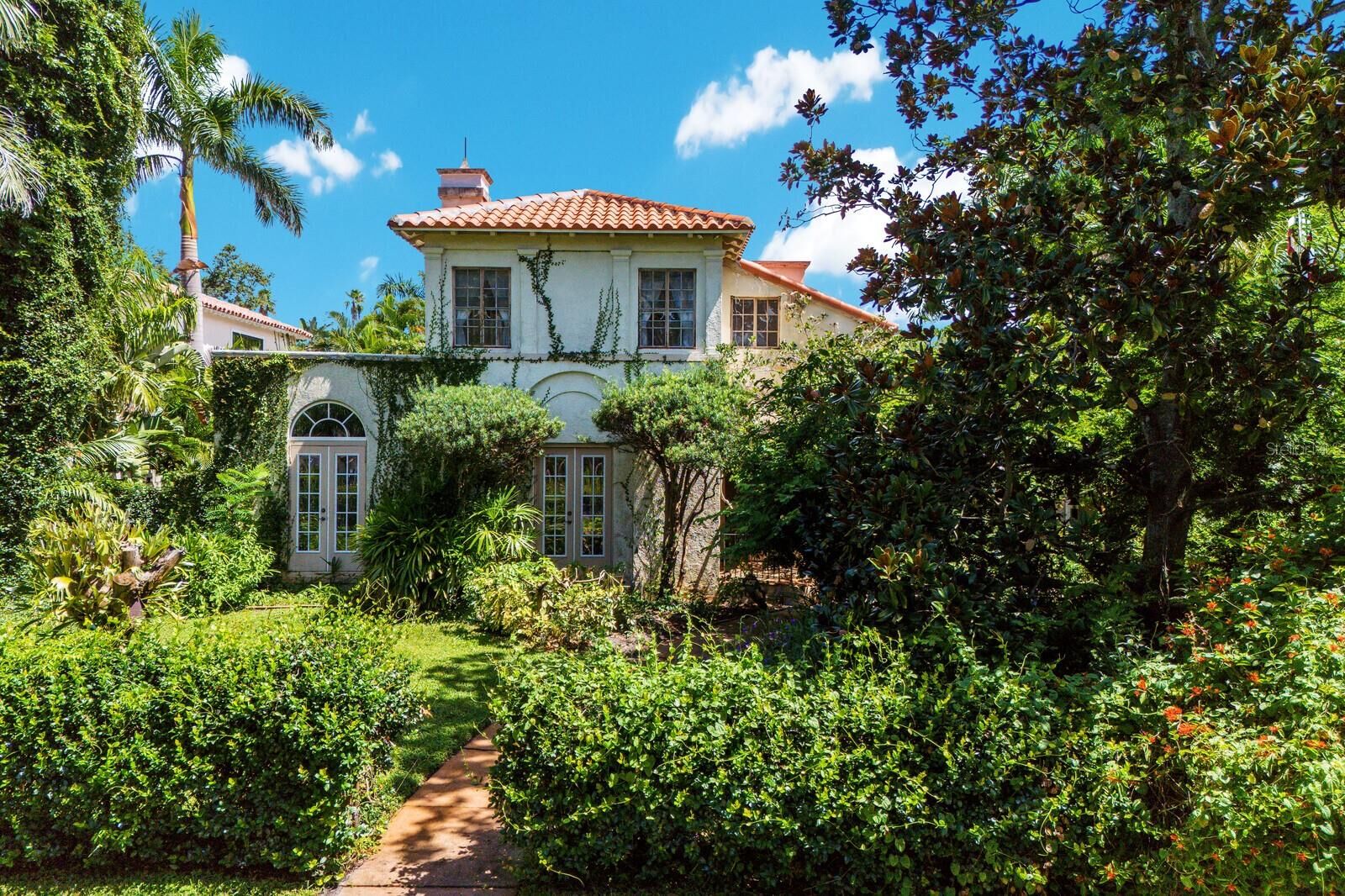 Property Photo: 457 Woodland Drive FL 34234