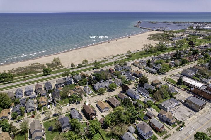 Property Photo:  1738 Chatham St  WI 53402 