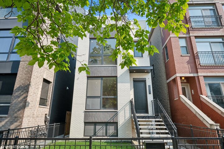 Property Photo:  1530 W Ohio Street  IL 60642 