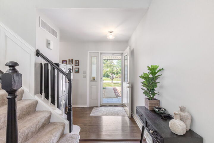 Property Photo: 1041 Dartmouth Drive IL 60103