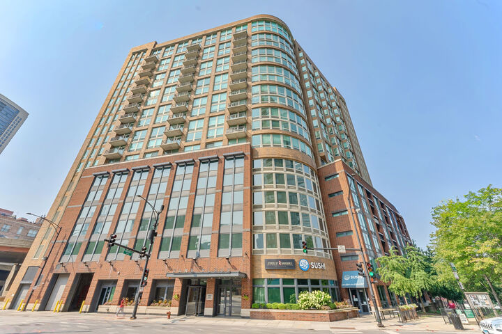 Property Photo: 600 N Kingsbury Street 506 IL 60654