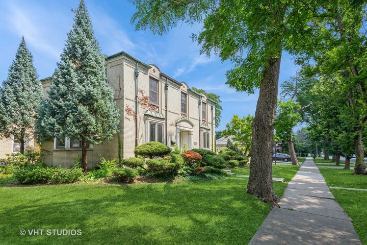 Property Photo:  10057 S Bell Avenue  IL 60643 