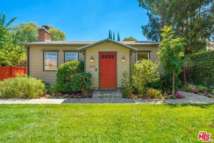 Property Photo: 12432 Hesby Street CA 91607