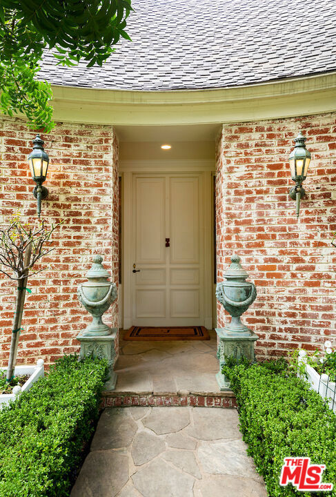 Property Photo:  601 Woodruff Avenue  CA 90024 