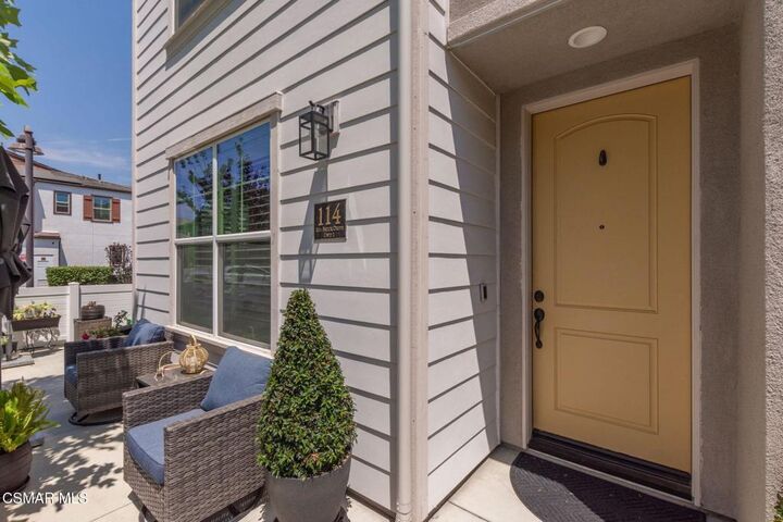 Property Photo:  114 Red Brick Drive 1  CA 93065 