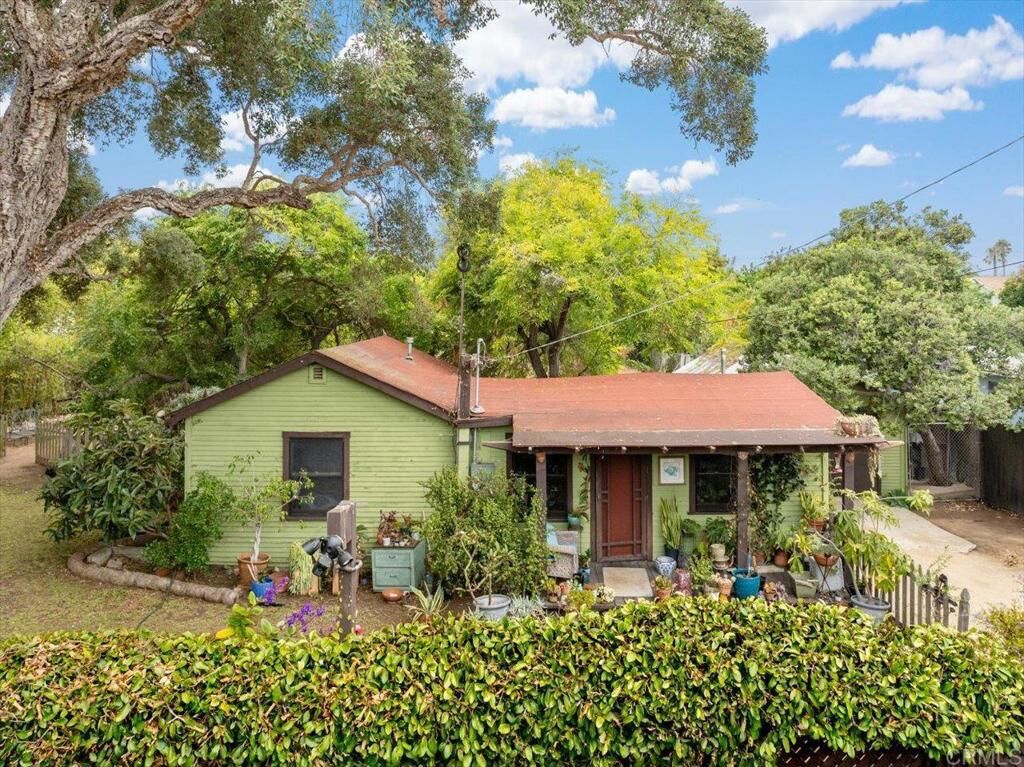 Property Photo:  334 Date Avenue  CA 92008