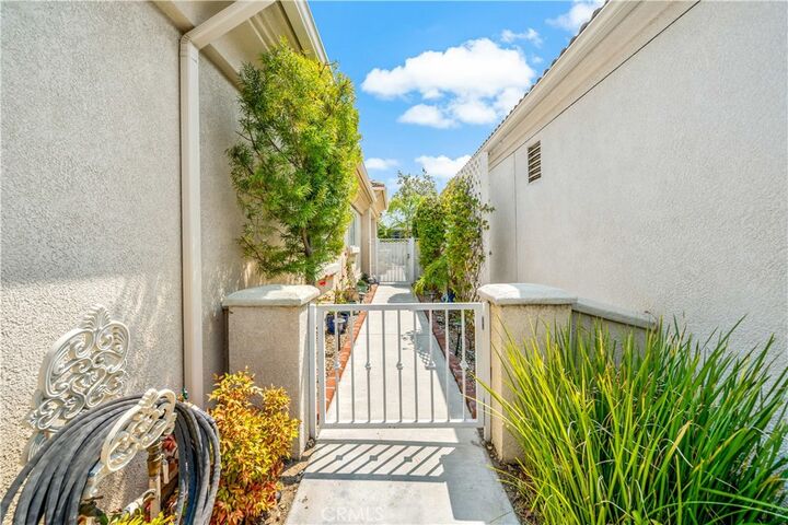 Property Photo:  39950 Corte Calanova  CA 92562 