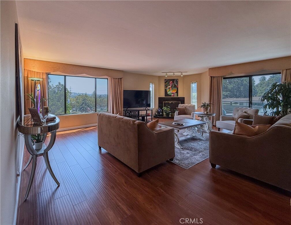 Property Photo:  3663 Los Feliz Boulevard 6  CA 90027 