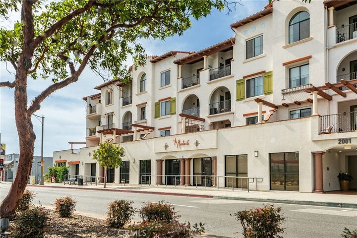 Property Photo:  2001 Artesia Boulevard 404  CA 90278 