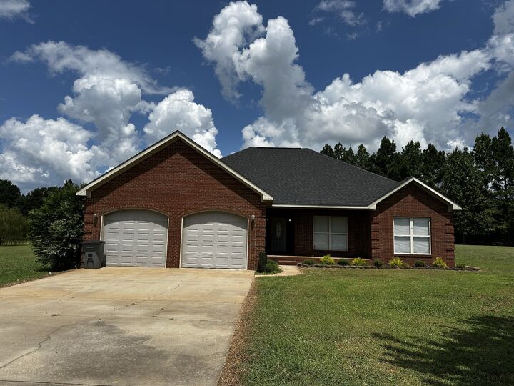 Property Photo: 52 Braden Cv AL 35652