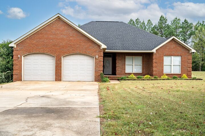 Property Photo: 52 Braden Cv AL 35652