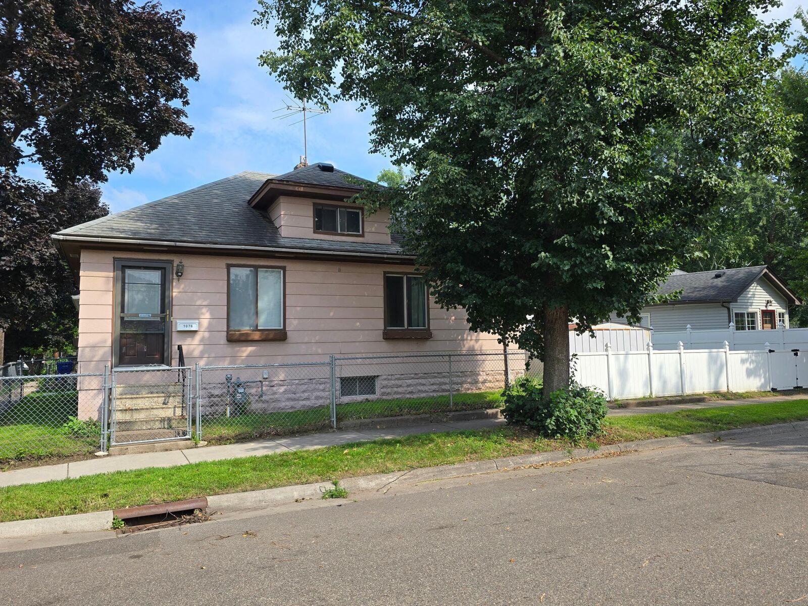Property Photo:  1076 Hatch Avenue  MN 55103 