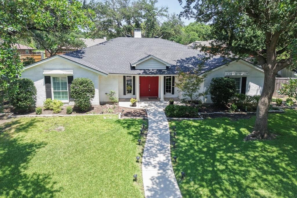 Property Photo:  2801 Elmcrest Circle  TX 75075 