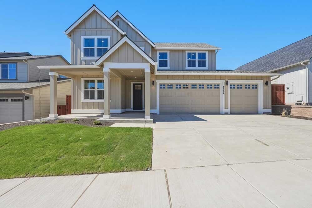 Property Photo:  1445 NE Whistle Way  OR 97754 