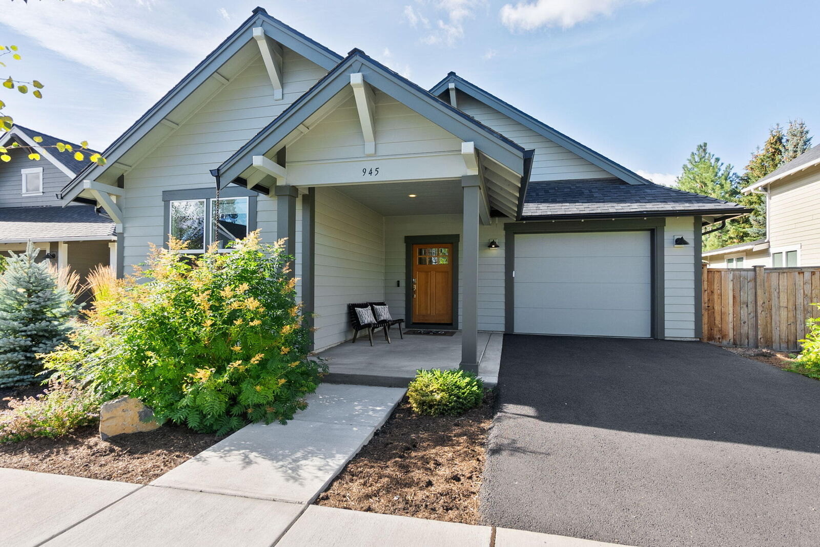 Property Photo: 945 E Horse Back Trail OR 97759