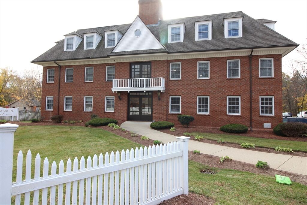 Property Photo:  132 Tyngsboro Road 1  MA 01863 