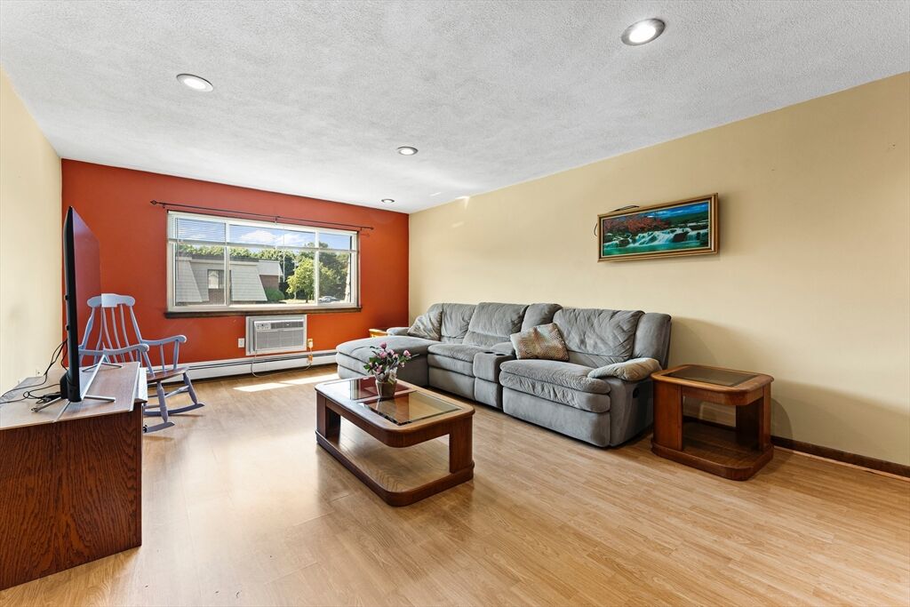 Property Photo:  1 Hallmark Gardens 8  MA 01803 