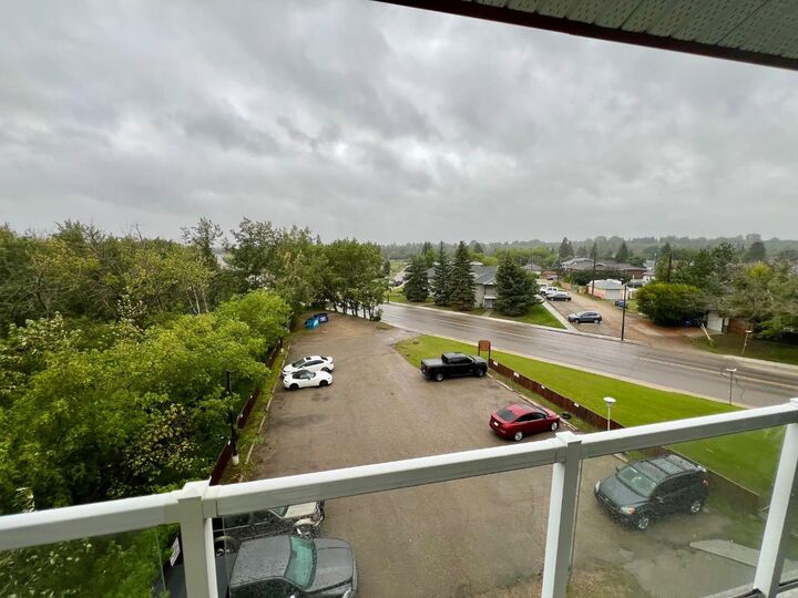 Property Photo:  5519 Kerry Wood Drive 305  AB T4N 4X3 