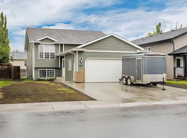 219 Lancaster Drive  Red Deer AB T4R 2R4 photo