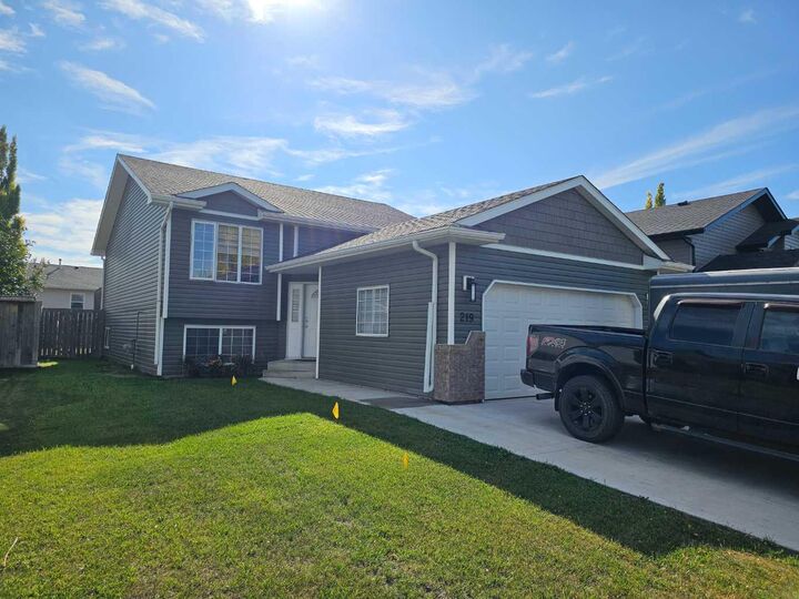 219 Lancaster Drive  Red Deer AB T4R 2R4 photo