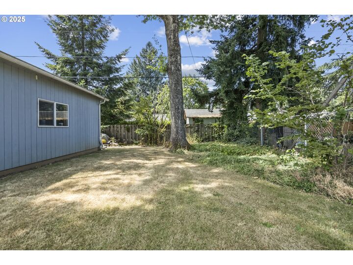 Property Photo:  1105 SE 175th Pl  OR 97233 