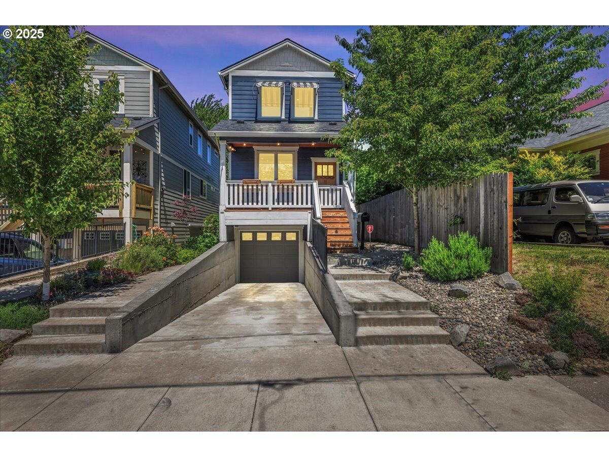 Property Photo: 8115 N Ivanhoe St OR 97203
