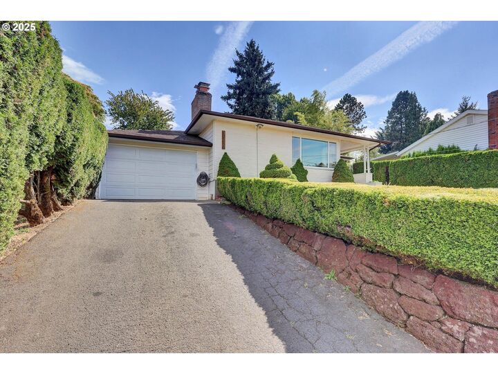 Property Photo: 3110 NE Bryant St OR 97211