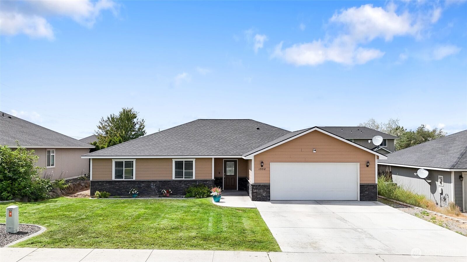 Property Photo:  1552 S Bailey Avenue  WA 98837 