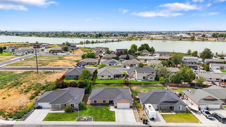 1552 S Bailey Avenue  Moses Lake WA 98837 photo