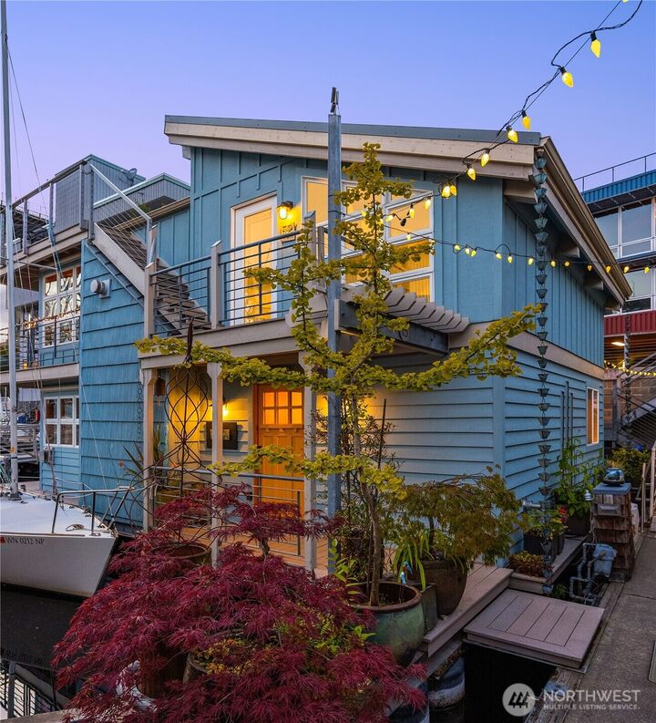 933 N Northlake Way 15  Seattle WA 98103 photo